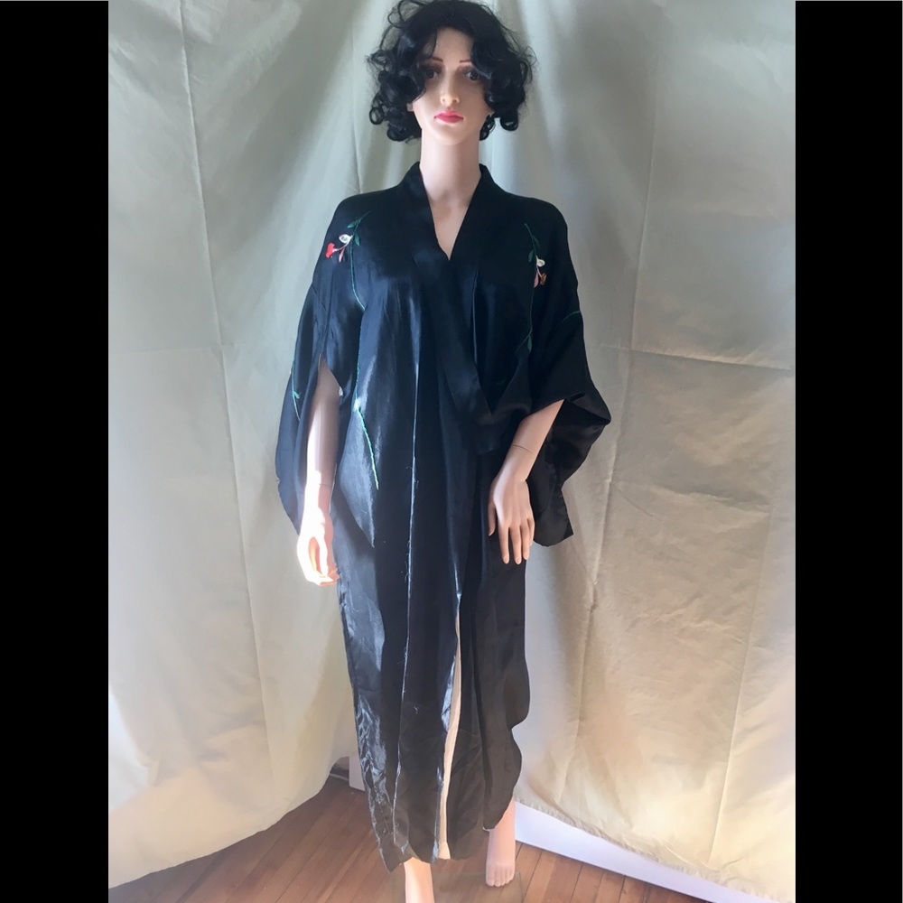 Vintage 1920s silk kimono black & embroidered